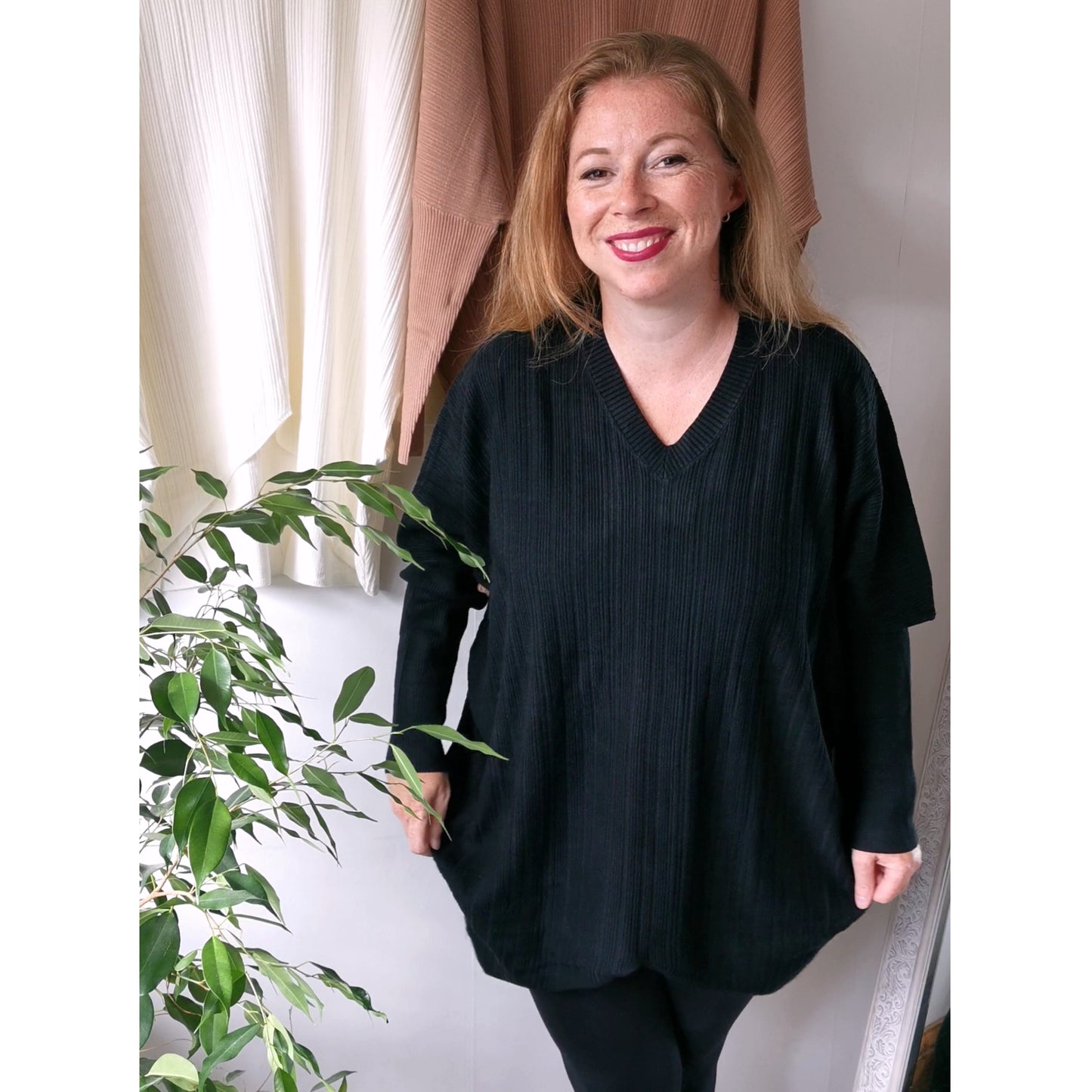 Bryony Fine Knit Tunic Black (sz 16-24)