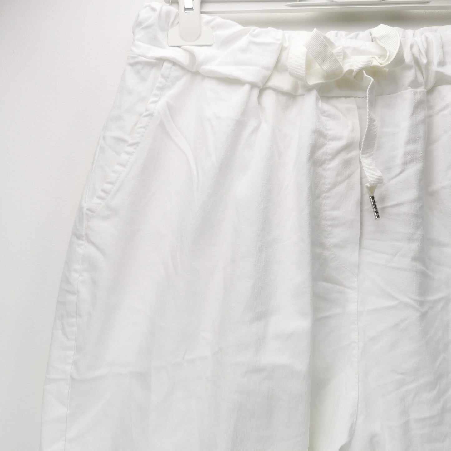 Evie Magic Trousers *Relaxed Fit* White (sz 16-26)